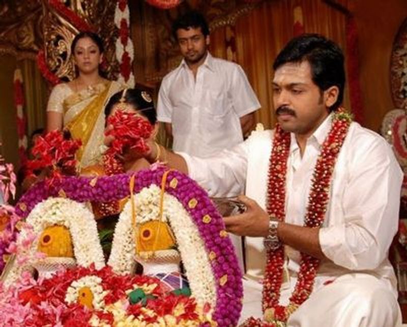 సాంప్రదాయ బద్ధంగా జరిగిన వివాహ వేడుక