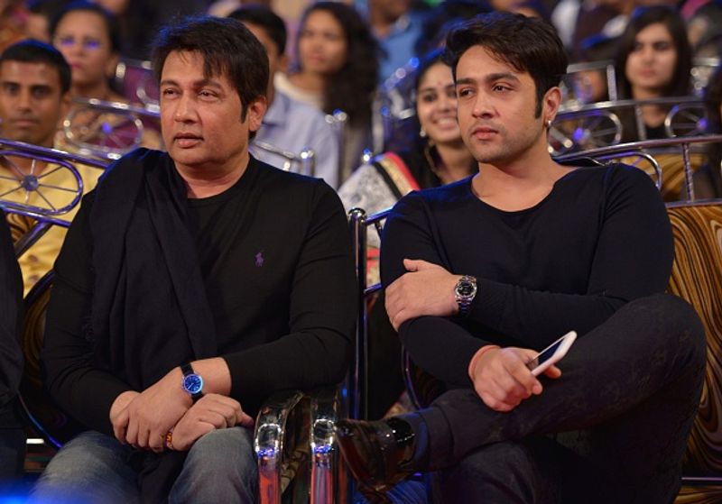'चलो आज रात कोकीन लेते हैं'
दरअसल, महाराष्ट्र के गृह मंत्री जिस इंटरव्यू का जिक्र कर रहे हैं वह साल 2016 का है। अध्ययन सुमन ने कहा था, साल 2008 के मार्च में होटल द लीला में कंगना ने अपनी बर्थडे पार्टी में कई साथियों को बुलाया था। पार्टी में उन्होंने कहा, चलो आज रात कोकीन लेते हैं। मैंने इससे पहले उनके साथ कई बार हैश पीया था। मुझे वह पसंद नहीं आया था, इसलिए मैंने मना कर दिया। मुझे याद है कि उस रात कंगना से मेरी इसी बात को लेकर खूब लड़ाई हुई थी। 
