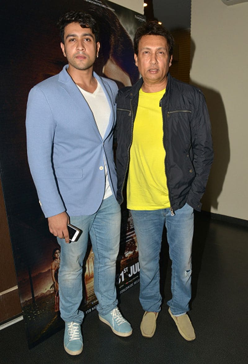 सुशांत केस में शेखर सुमन की क्या पक्ष है?
शेखर सुमन ने शोविक की गिरफ्तारी के बाद ट्वीट किया था, सफलता की ओर पहला कदम। आप सभी को बधाई। छोटी मछलियां पकड़ में आ गई हैं और अब बड़ी शार्क का टाइम है। मुझे उम्मीद है कि वे भी जल्द पकड़े जाएंगे। इंडस्ट्री को साफ किया जा रहा है। गुट का भंडाफोड़ हो चुका है।