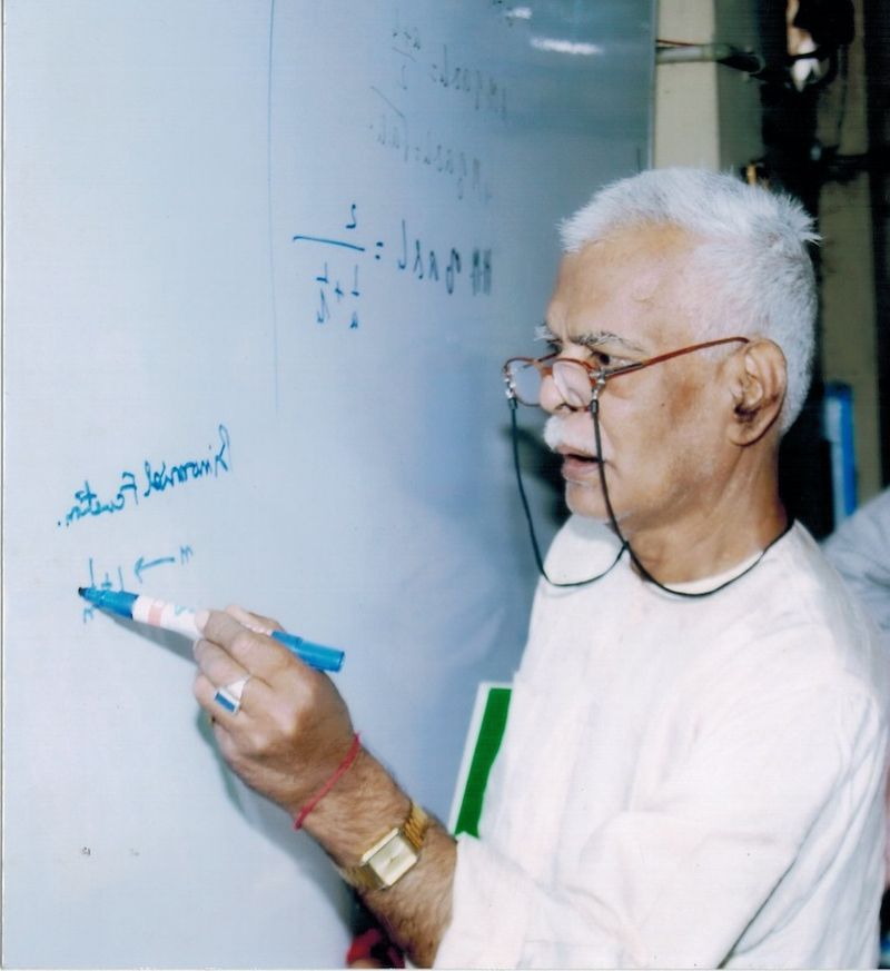कैलिफोर्निया विश्वविद्यालय के प्रोफेसर जॉन एल. केली ने सबसे पहले डॉ वशिष्ठ नारायण सिंह की प्रतिभा को पहचाना था। वे उन्हें आर्यभट्ट की परंपरा का गणितज्ञ कहा करते थे।
(फाइल फोटो)