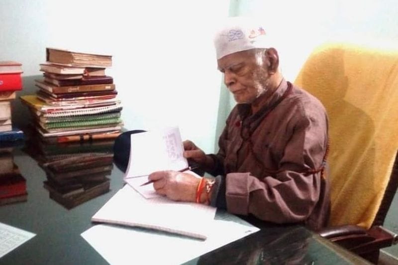 पटना के कुल्हड़यिा कॉम्पलेक्स में अपने भाई के एक फ्लैट में गुमनामी का जीवन बिताते रहे और पिछले साल 14 नवंबर 2019 को उनका निधन हो गया था। महान गणितज्ञ के अंतिम समय तक किताब, कॉपी और पेंसिल ही उनके सबसे करीब रहें।
(फाइल फोटो)