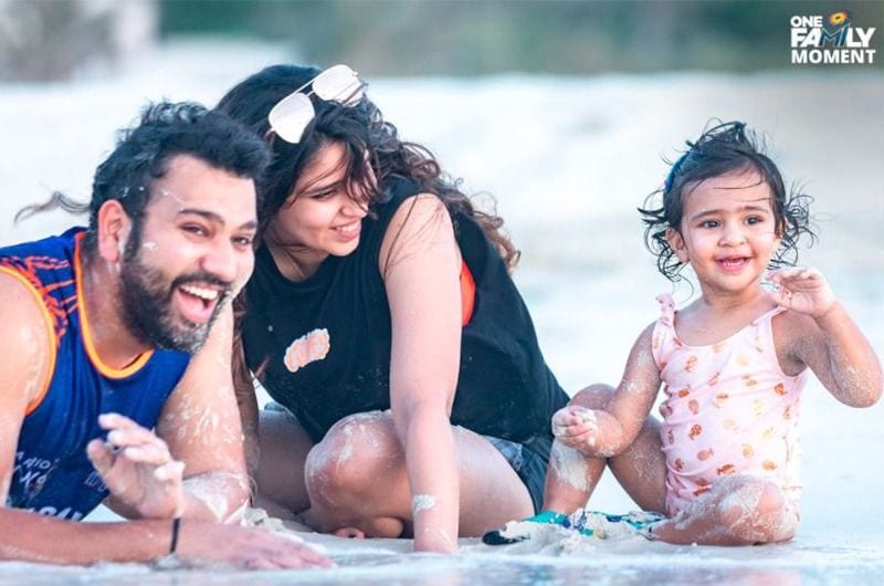 Before start IPL 2020 Mumbai Indians players spend times in sea beach with family spb