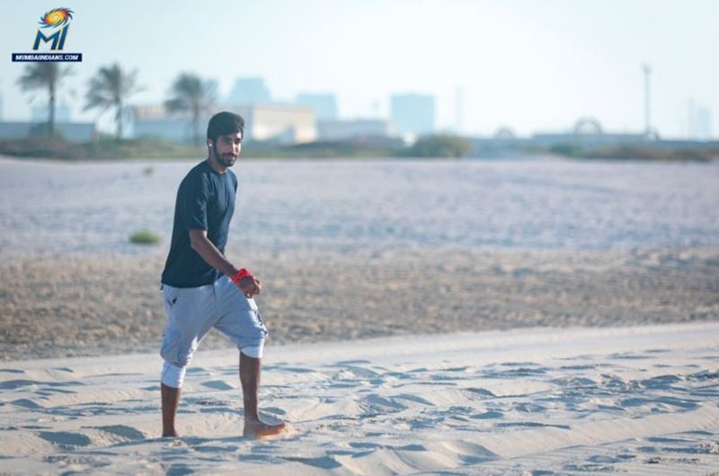 Before start IPL 2020 Mumbai Indians players spend times in sea beach with family spb