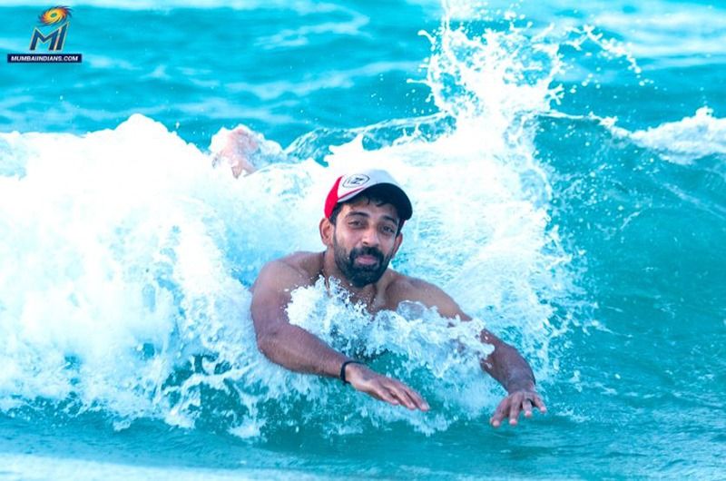 Before start IPL 2020 Mumbai Indians players spend times in sea beach with family spb