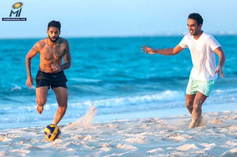 Before start IPL 2020 Mumbai Indians players spend times in sea beach with family spb