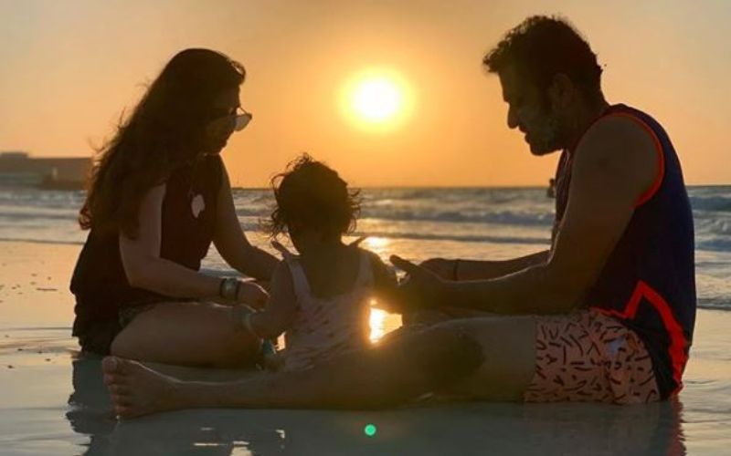 Before start IPL 2020 Mumbai Indians players spend times in sea beach with family spb