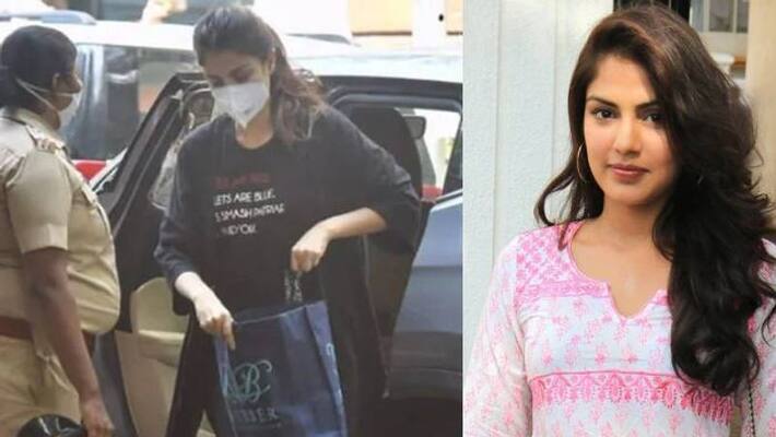 Rhea Chakraborty Wears T Shirt viral Rhea Chakraborty Wears T Shirt viral
