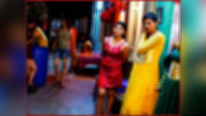 UP Police busts sex racket.. wife and husband involved UP Police busts sex racket.. wife and husband involved