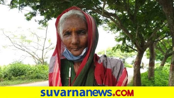 Subdivisional Officer Returning Property to Old Age Woman in Haveri Subdivisional Officer Returning Property to Old Age Woman in Haveri