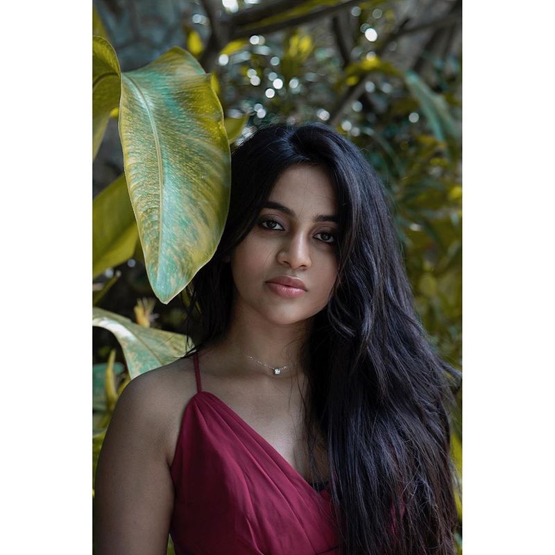 பவானி ஸ்ரீ நடிப்பில் இன்னும் ஒரு படம் கூட வெளிவராத நிலையில், கலர் கலரான போட்டோ ஷூட்களில் முன்னணி நடிகைகளுக்கே டப் கொடுத்து வருகிறார். 