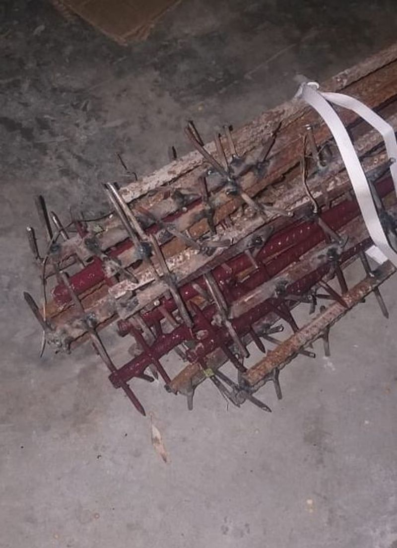 Photograph reveals Chinese soldiers armed with Spears, rod and clubs at India border