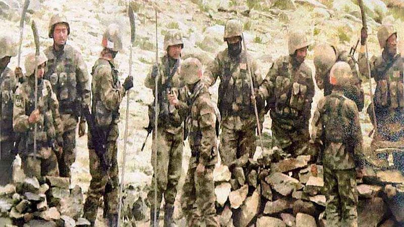 Photograph reveals Chinese soldiers armed with Spears, rod and clubs at India border