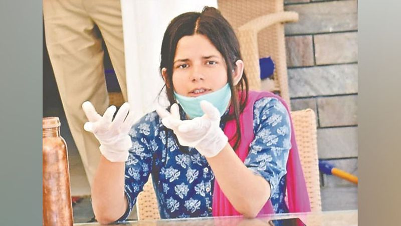 meet rudraprayag dm vandana singh her cultivating picture goes viral bsm