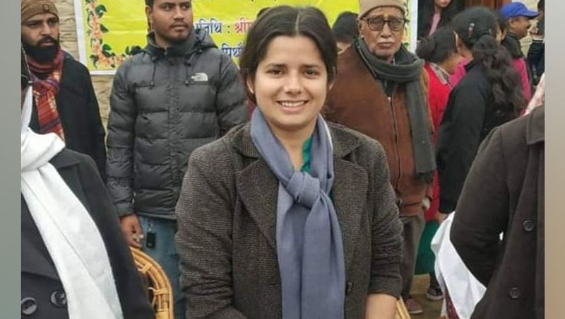 meet rudraprayag dm vandana singh her cultivating picture goes viral bsm