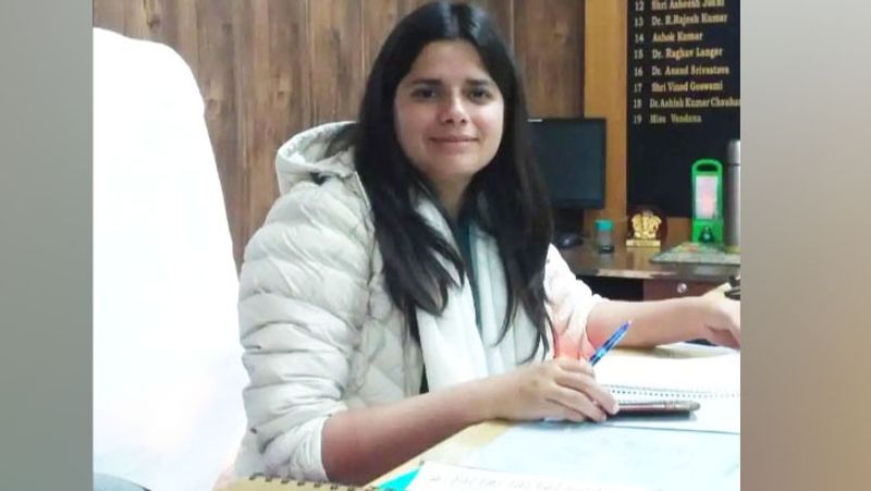 meet rudraprayag dm vandana singh her cultivating picture goes viral bsm