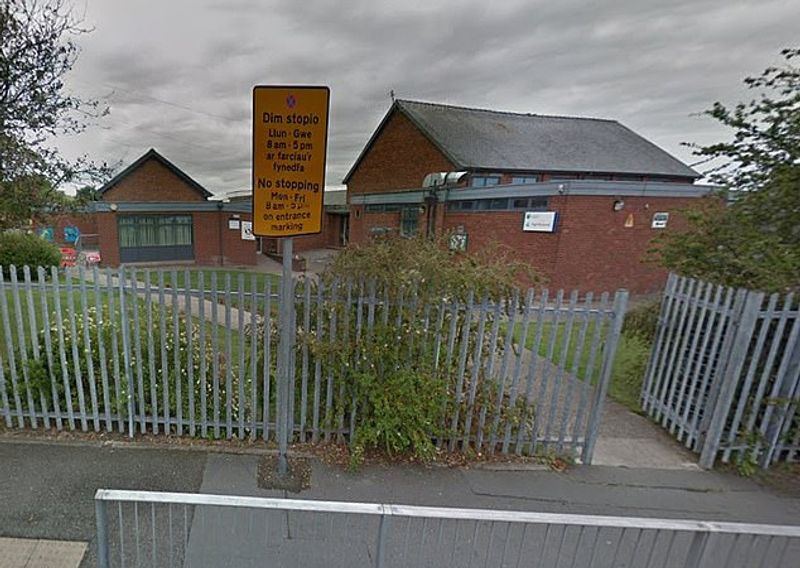 teacher sent nude selfies to school students mother