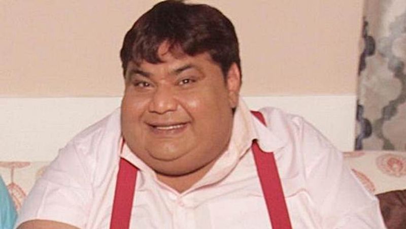 डॉक्टर हंसराज हाथी का किरदार निभाने वाले कवि कुमार आजाद को कौन भूल सकता है। 8 सालों से वह शो का हिस्सा थे। 9 जुलाई 2018 को हार्ट अटैक से उनका निधन हो गया। जिन्हें रिप्लेस कर निर्मल सोनी को रखा गया। 