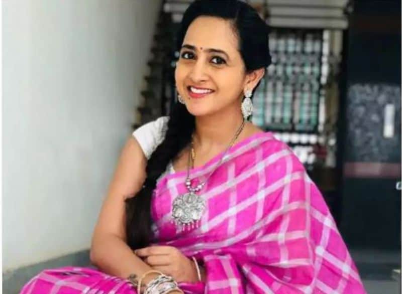 అందుతున్న సమాచారం ప్రకారం ఈ సారి ..యాంకర్ లాస్య కు ఎక్కువ రెమ్యునేషన్ ఇస్తున్నట్లు తెలుస్తోంది. ఆమెకు రోజుకు లక్ష చొప్పున నిర్వాహకులు పే చేస్తున్నారు. అందుకు కారణం ఆమెకు ఉన్న పాపులారిటనే అని చెప్తున్నారు.