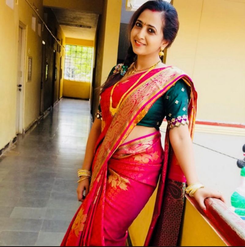 మళ్లీ ఈ ఏడాది కూడా ఆయనే కొనసాగడంతో కొంత ఇంట్రస్ట్ ని తగ్గించింది. ఎవరైనా మరో స్టార్ కొత్త హోస్ట్ గా వస్తాడా.. పోనీ మళ్లీ ఎన్టీఆర్ను ఏమైనా చూస్తామా అని చూసిన ఫ్యాన్స్ కు నిరాశ తప్పలేదు.