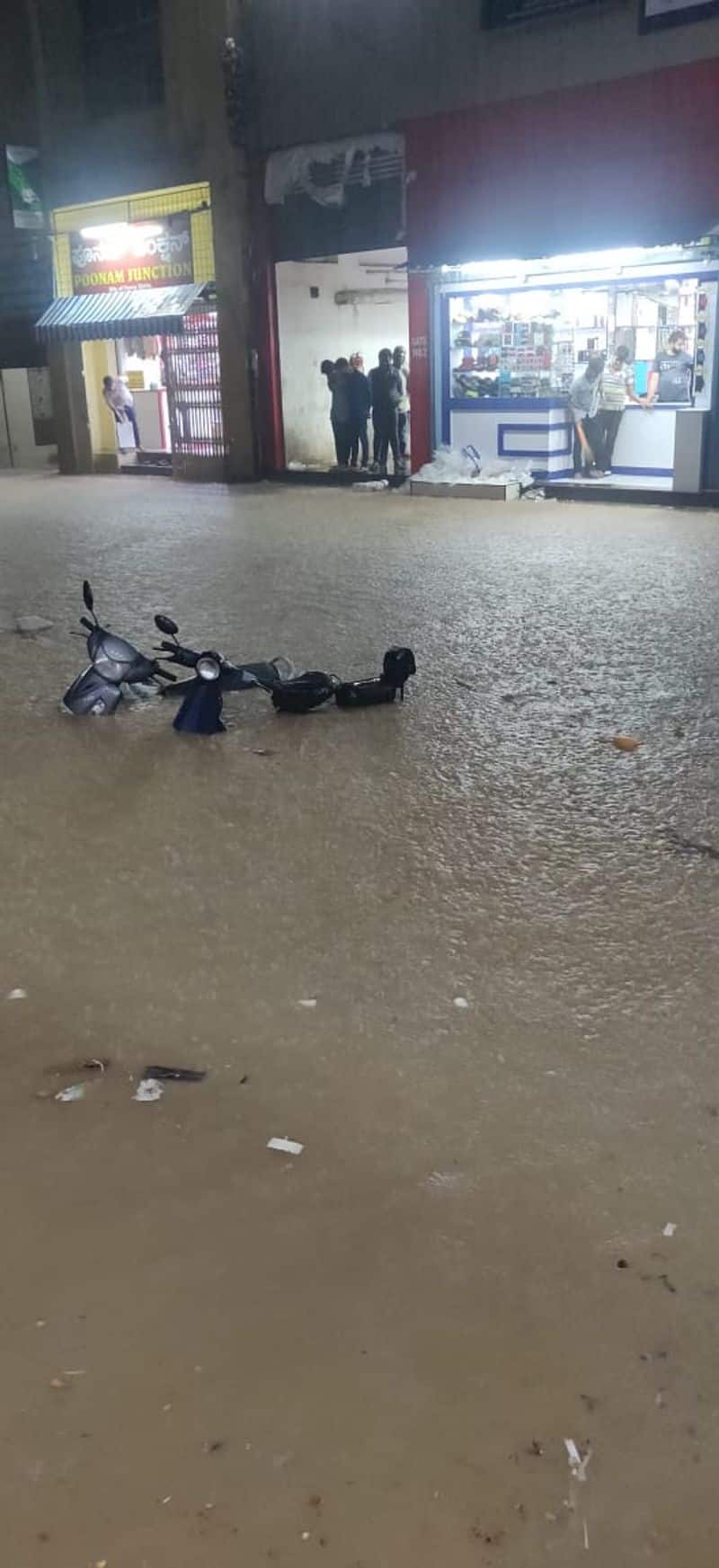 Bengaluru Heavy downpour, poor infrastructure waterlogs city once again -ymn