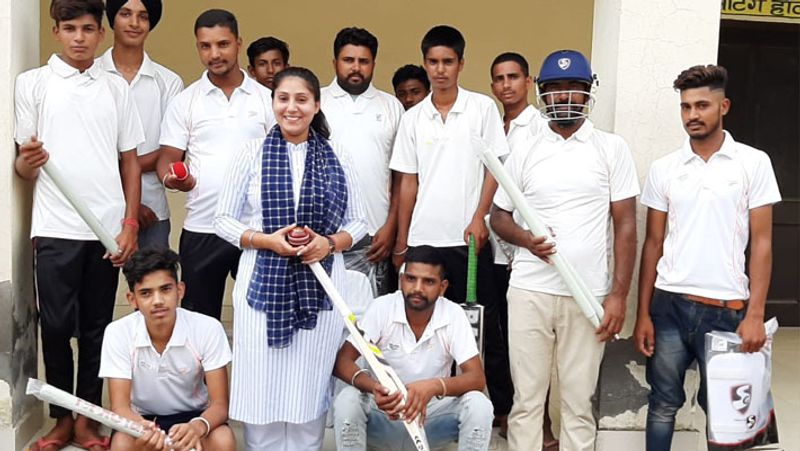प्रवीण कौर आज युवाओं का रोल मॉडल बनकर उभरी हैं। वे पढ़ाई के साथ-साथ खेलकूद आदि को भी प्रोत्साहित कर रही हैं।