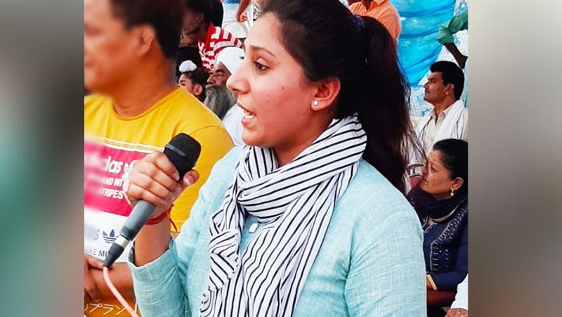 प्रवीण कौर ने कुरुक्षेण यूनिवर्सिटी से बीटेक किया है। प्रवीण कौर ने अपने गांव में घूंघट प्रथा का विरोध किया। लोगों ने उनकी बात मानी। आज यहां की लड़कियां आजादी से जीना सीख गई हैं।