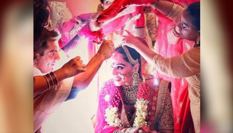 Bollywood Actresses Whose Wedding Outfit Had One Of The Most Expensive one BJC