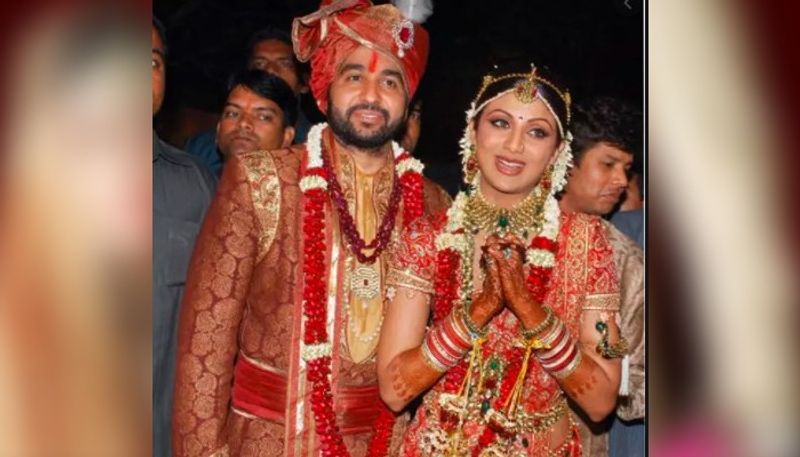 Bollywood Actresses Whose Wedding Outfit Had One Of The Most Expensive one BJC