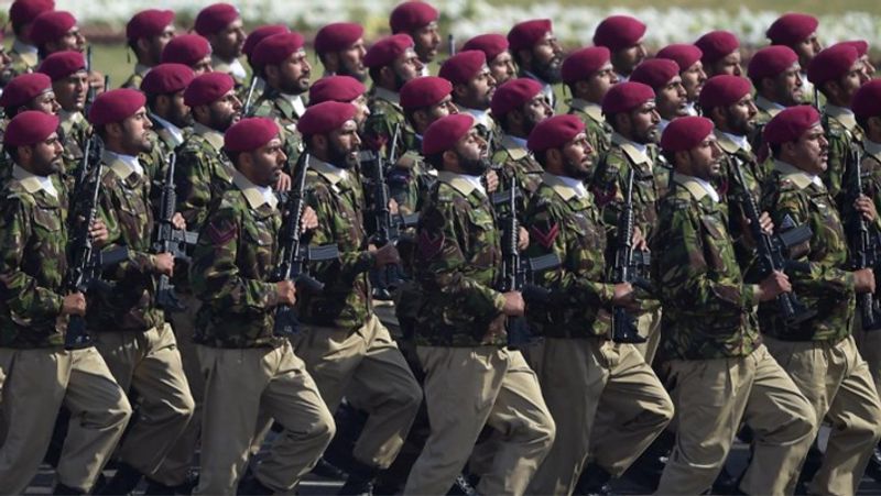वहीं, भारत ने भी एक पाकिस्तानी विमान को मार गिराया था। हालांकि, भारतीय वायु सेना इस बात से चिंतित हो गई थीं कि पाकिस्तान वायु सेना भारतीय लड़ाकू विमानों को बिना कोई मौका दिए लंबी दूरी से टारगेट करने में सफल रही। भारत के अग्रणी सुखोई एमकेआई पर भी निशाना साधा गया, लेकिन वह AMRAAM (एडवांस मीडियम रेंज एयर टु एयर मिसाइल) से बचकर निकल आया। हालांकि, सुखोई से पलटवार नहीं किया जा सका। पाकिस्तान एफ-16 का AMRAAM (एडवांस मीडियम रेंज एयर टु एयर मिसाइल) भारत के लिए लंबे वक्त से चुनौती बना हुआ था। पाकिस्तान के पास शुरुआती मॉडल AIM-120A/B था जिसकी रेंज 75 किमी थी, लेकिन बाद में उसने 100 किमी रेंज वाली AIM-120C-5 मिसाइल को खरीद लिया। 
