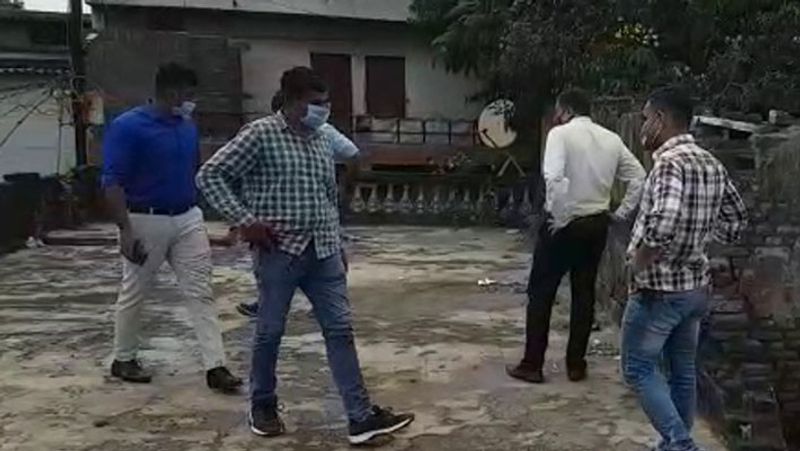 जेल से बाहर आने के बाद भी उसकी आदत नहीं सुधरी और उसने अपने बेटे के साथ कुकर्म करना शुरू कर दिया।