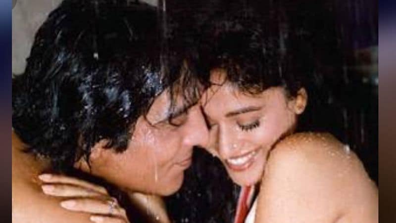 माधुरी दीक्षित और विनोद खन्ना ने फिल्म दयावान में साथ काम किया था। इस फिल्म में दोनों के बीच काफी रोमांटिक सीन शूट हुए थे। एक सीन को शूट करते-करते विनोद खन्ना इतना खो गए थे कि उन्होंने माधुरी का होंठ काट लिया था, जिससे खून निकलने लगा था।