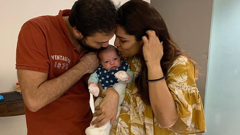 उन्होंने बेटी के साथ वाली कुछ फोटोज अपने इंस्टाग्राम पर शेयर की है। इन फोटोज में उनकी लाडली बेहद क्यूट नजर आ रही है। शिखा भी पूरे दिन बेटी के साथ बिजी रहती है।