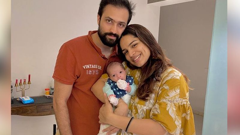 शिखा ने आगे लिखा था- तुम मेरे लिए एक एंजल हो जो स्वर्ग से आई है। जब तुमको भूख लगती है तो तुम जमकर ड्रामा करती हो। कभी-कभी ऐसा लगता है कि तुम्हारी भूख कभी नहीं मिटने वाली है। मैं तुमसे बहुत प्यार करती हूं। अपनी आखिरी सांस तक मैं तुमसे हमेशा ऐसे ही प्यार करती रहूंगी। ये मेरा ये सफर बहुत शानदार रहा है।