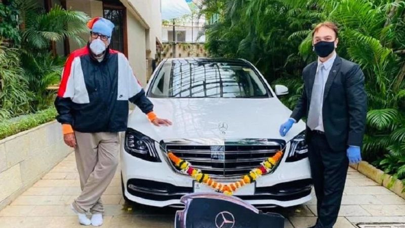 इस कार का रजिस्ट्रेशन अमिताभ बच्चन के नाम पर है। सोशल मीडिया पर कार के साथ बिग बी की कुछ फोटोज वायरल हुई थी, जिसमें अमिताभ कार के साथ पोज देते हुए नजर आ रहे थे। 