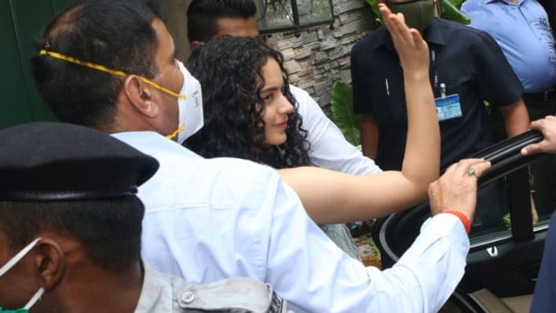 कंगना इस ऑफिस में एक निर्माता और निर्देशक के रूप में भी काम करती हैं। इसकी विशेष साज-सज्जा और निर्माण पर 48 करोड़ रुपये का खर्च आया है।
