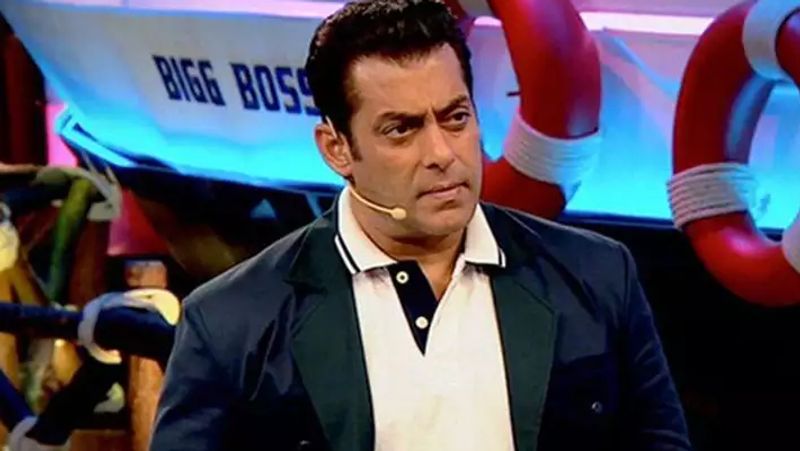 सलमान इस बार हफ्ते में सिर्फ एक ही दिन शूटिंग करेंगे, जिसमें वो दो एपिसोड शूट कर लेंगे। 1 अक्टूबर को शो का ग्रैंड प्रीमियर एपिसोड शूट होगा, जिसमें सलमान शो में आने वाले सभी कंटेस्टेंट्स से मिलवाएंगे। शो में हिस्सा लेने वाले सभी सेलेब्स और कॉमनर्स को शूटिंग से पहले क्वारांटाइन करने के साथ ही उनका कोरोना टेस्ट भी होगा।