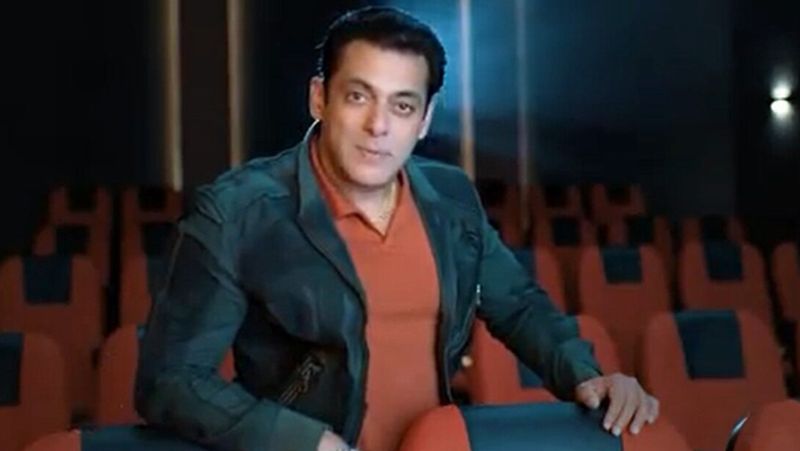 जानकारी के मुताबिक पिछले सीजन की तरह इस साल वोटों के आधार पर नहीं बल्कि सभी कंटेस्टेंट्स को हाइजीन और बॉडी के टेम्प्रेचर के आधार पर घर से बाहर किया जाएगा। दुनिया में जारी कोरोना महामारी को देखते हुए मेकर्स ने निर्णय लिया है कि अगर कोई व्यक्ति शो के दौरान बीमार भी हो जाता है तो उसे तुरंत एलिमिनेट किया जाएगा।