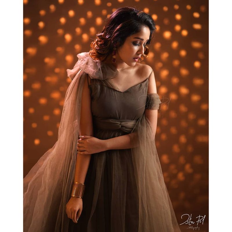 Anikha surendran Latest photos Going viral