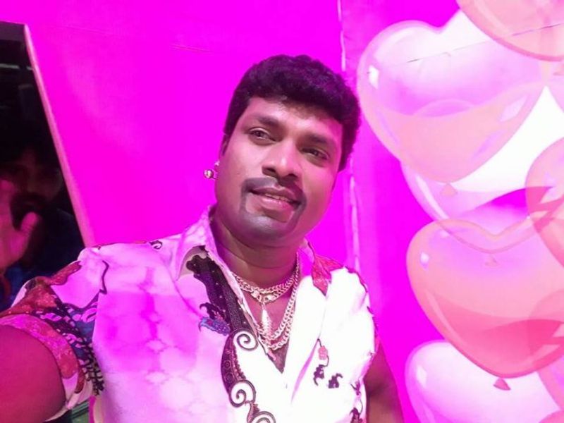 காதல் மன்னன் போல் அசத்தல் கெட்டப்