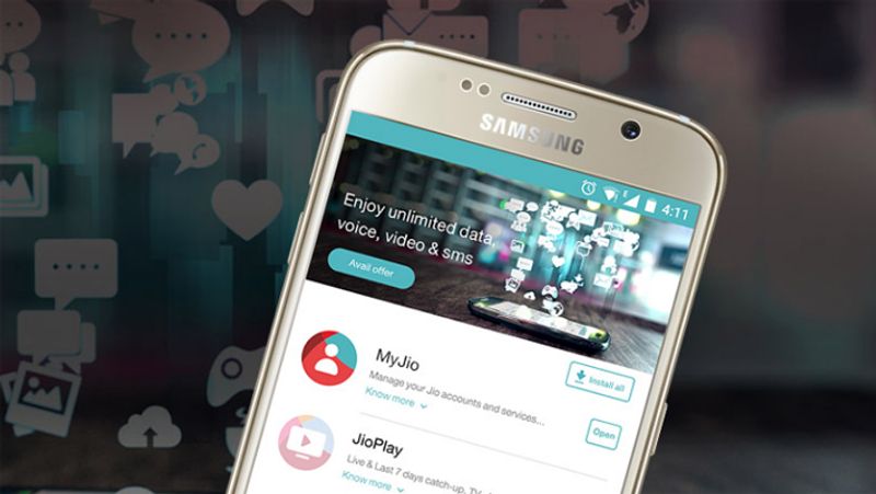 399 रुपए का प्लान
Jio का ये प्लान ग्राहकों को महज 4.75 रुपए में रोजाना 1 जीबी डेटा देता है। 399 रुपये वाले प्लान की वैलिडिटी 56 दिन है। इस प्लान में आपको रोजाना 1.5जीबी का डेटा मिलेगा। इसके साथ जियो टू जियो अनलिमिटेड कॉल और दूसरे नेटवर्क पर कॉल करने के लिए 2,000 मिनट दिए जाते है।