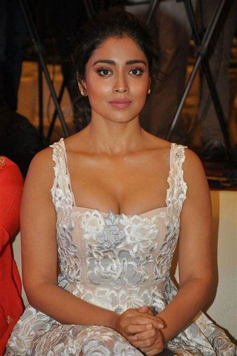 shriya sharan is back with lady oriented movie gamanam