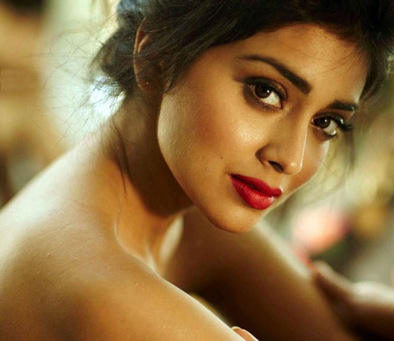 shriya sharan is back with lady oriented movie gamanam