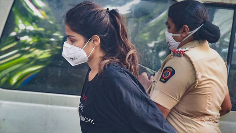 Rhea Chakraborty confesses name sara ali khan, rakul preet singh in ncb interrogation BRd