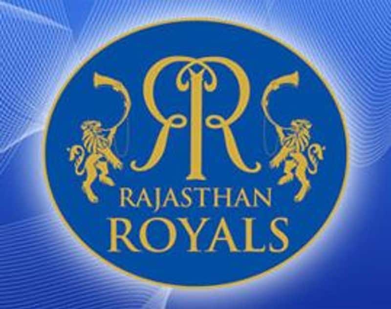 IPL 2020: RR vs KKR - Robin Uthappa invites trouble for applying saliva on ball-shl