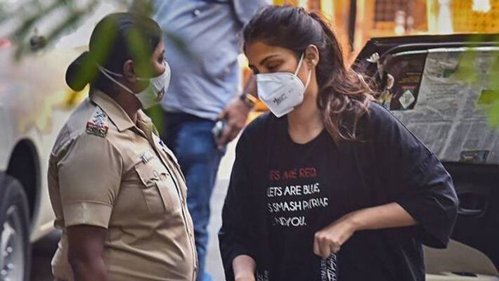 Riya Chakraborty NCB has prepared a dossier of 25 Bollywood names kpn Riya Chakraborty NCB has prepared a dossier of 25 Bollywood names kpn