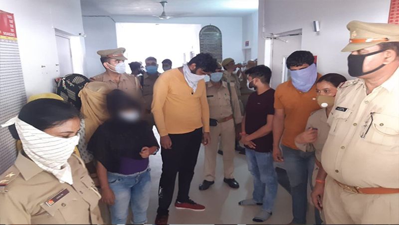 सदर कोतवाली पुलिस ने मुखबिर की सूचना पर मंगलवार देर रात देह व्यापार रैकेट पकड़ा था। इनमें पांच महिलाओं के साथ पांच पुरुषों को बेहद आपत्तिजनक स्थिति में पकड़ा गया।