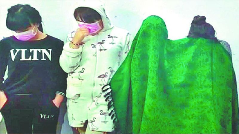 इसके साथ ही कोरोना पॉजिटिव पाए गए महिला और पुरुष को कोविड अस्पताल जगसड़ में भर्ती करा दिया गया है। अब जो लोग उनके संपर्क में आए थे, सभी की जांच कराई जाएगी। एसपी सत्येंद्र कुमार ने बताया कि दोनों को नकहा ब्लॉक के जगसड़ स्थित कोविड अस्पताल में भर्ती कराया गया।
