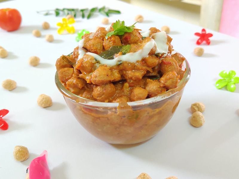 சோயா சார்ஸ்: சுவைக்காக சேர்க்கப்படும் சோயா சாஸ் சில நேரங்களில் தலை வலியை ஏற்படுத்தும்.
