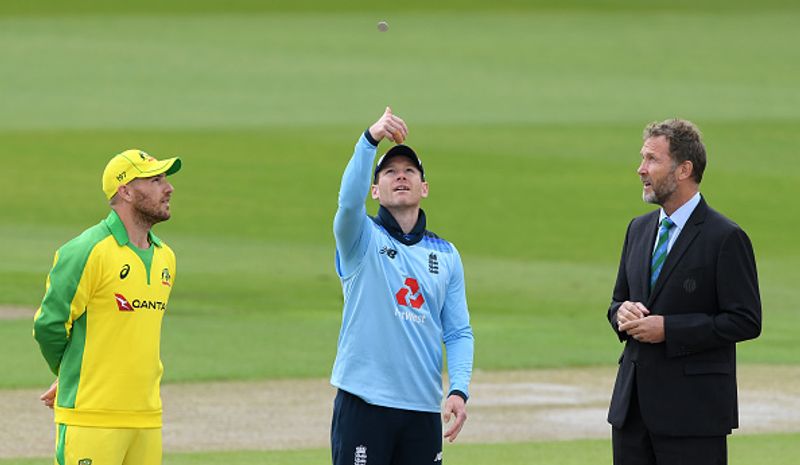 glenn maxwell and mitchell marsh hits fifty and australia set challenging target to england in first odi