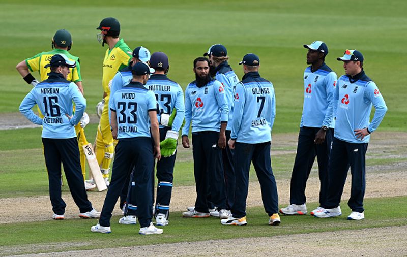 glenn maxwell and mitchell marsh hits fifty and australia set challenging target to england in first odi